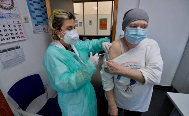 Comienza la inmunización de más de 7.000 pacientes oncológicos