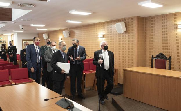 La Facultad de Derecho de la UMU estrena una sala de vistas para que sus estudiantes hagan simulaciones en un entorno real