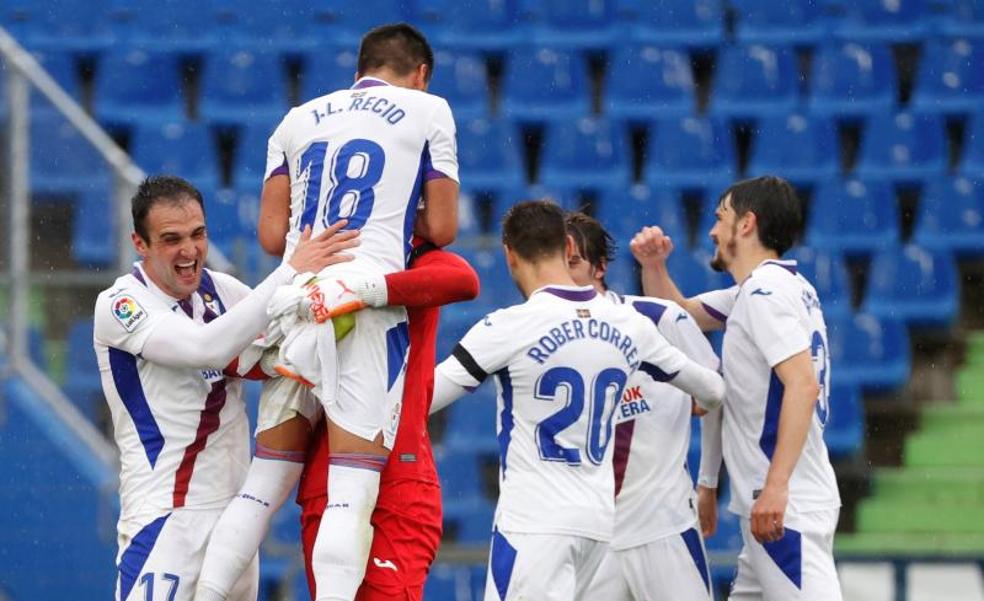 Vídeo: El Eibar asalta el Coliseum y no pierde la fe en salvarse