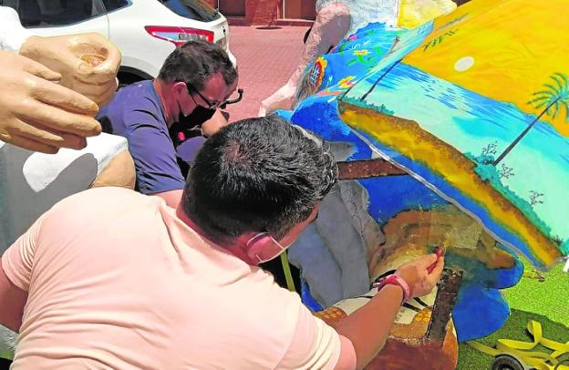 Los vecinos restauran el Monumento al Huertano en Pliego