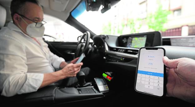 La moda del Bizum llega a los taxis de Murcia