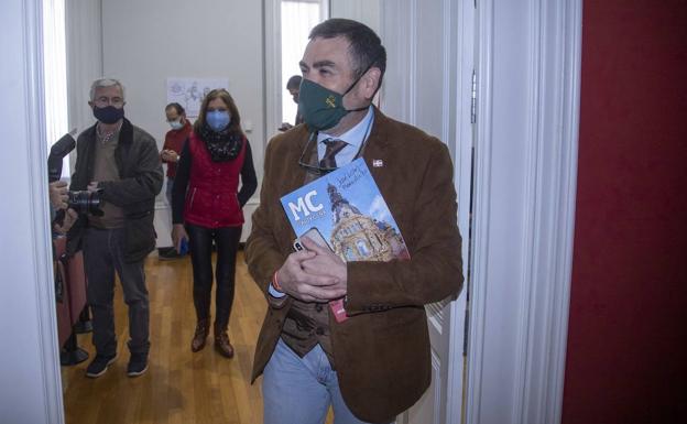 Podemos y el exedil de Vox piden que López dimita y el partido de Abascal guarda silencio