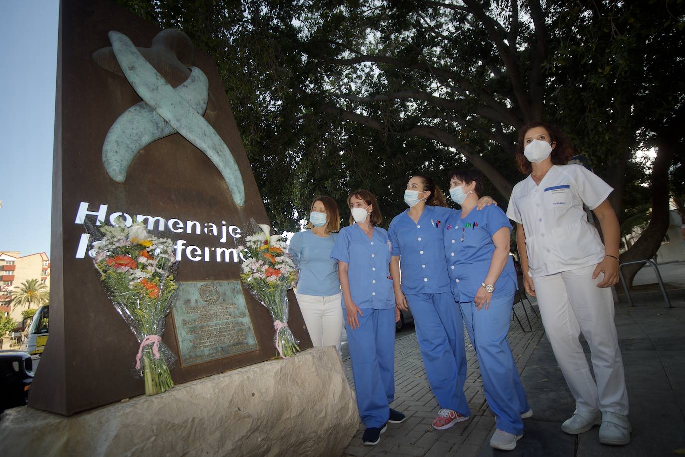 Ofrenda floral en el Día de la Enfermería