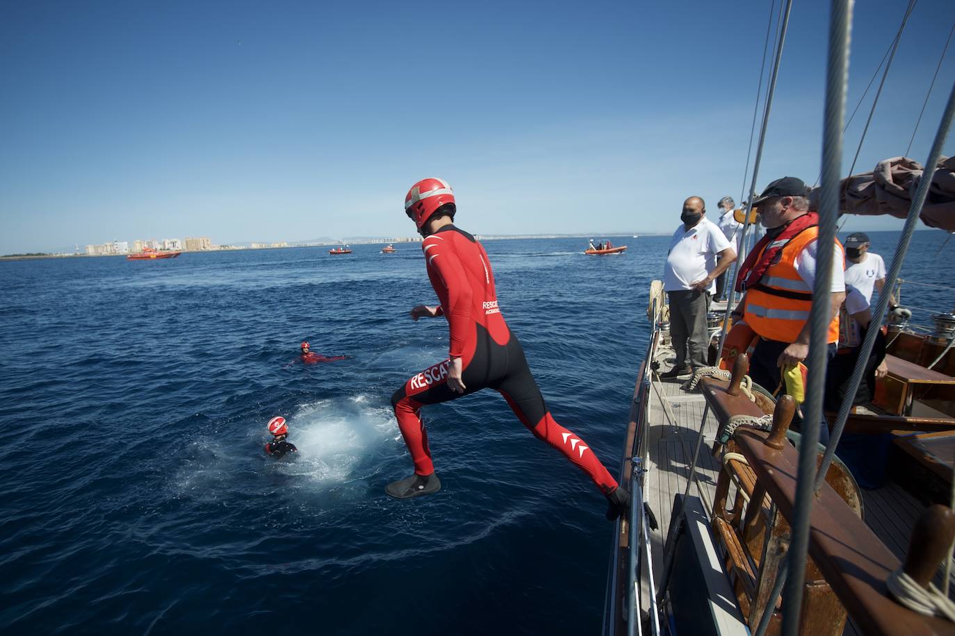 Rescate por mar y aire en Isla Grosa