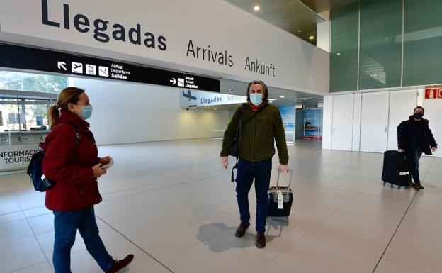 El aeropuerto de Corvera empieza a recuperar este viernes las rutas con el Reino Unido