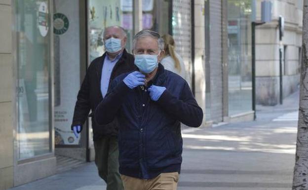 Un experto de Harvard advierte sobre la posibilidad de dejar de usar la mascarilla tan pronto en España