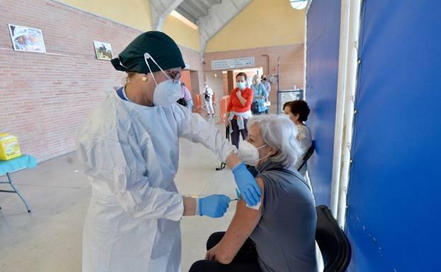 Más de 200.000 murcianos ya tienen la pauta completa de la vacuna contra la Covid