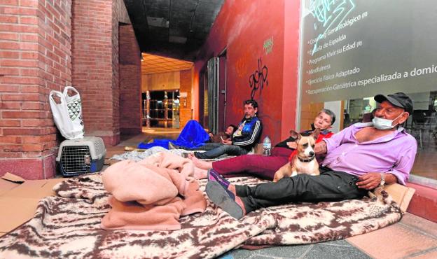 Los sintecho proliferan en el centro de Murcia atraídos por el buen tiempo y la oferta laboral agrícola