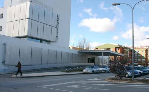 Trasladan al hospital a una mujer de 35 años herida en un accidente de tráfico en Jumilla
