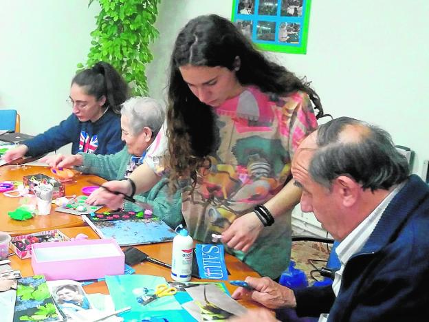 La cooperativa de enseñanza Reina Sofía se vuelca con los mayores de Totana