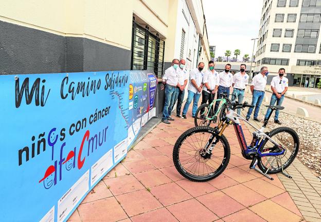 De Cartagena a Santiago en bici por los niños con cáncer