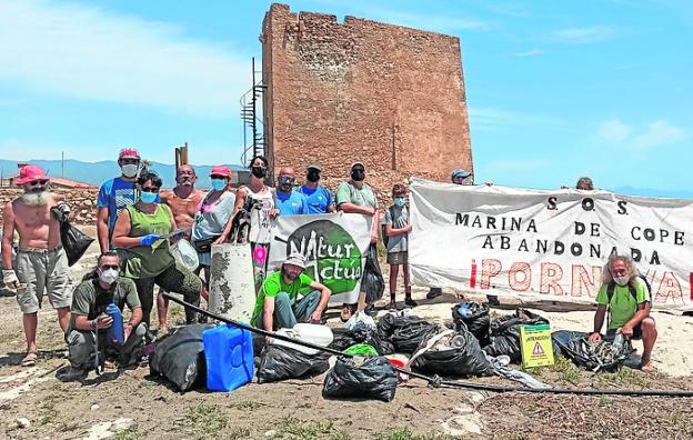 Limpieza de playas en Cabo Cope