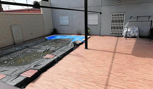 Dimite el 'pedáneo' del PP en La Aljorra por la construcción de una piscina ilegal