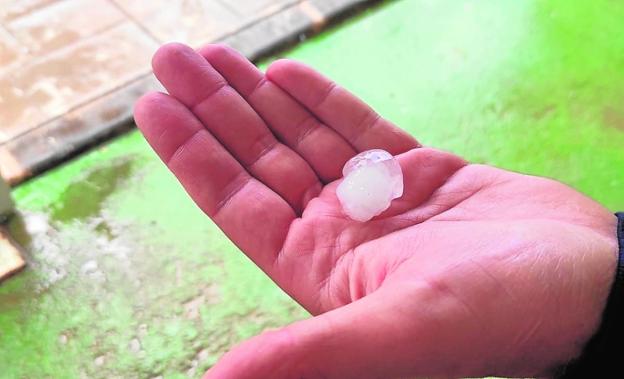 El pedrisco descarga con fuerza en San Javier