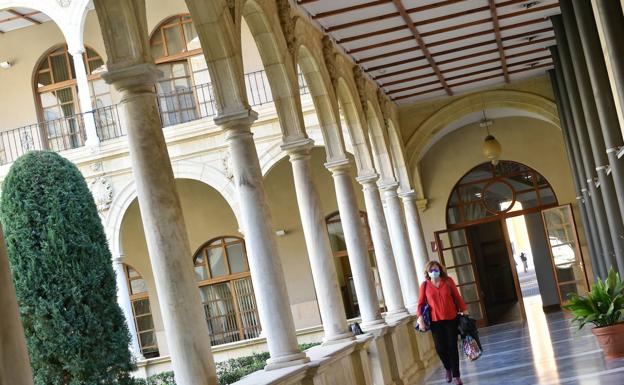 El Campus de la Merced de la UMU acoge la toma de posesión de once catedráticos y profesores titulares