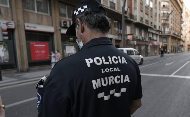 Detenido un joven por amenazar de muerte presuntamente a sus padres y a su expareja en Murcia