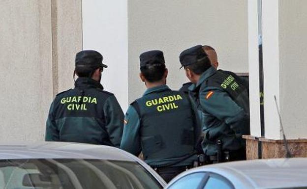 Cinco detenidos en la Región de Murcia por ocultar 2,5 toneladas de hachís en un yate en Santa Pola