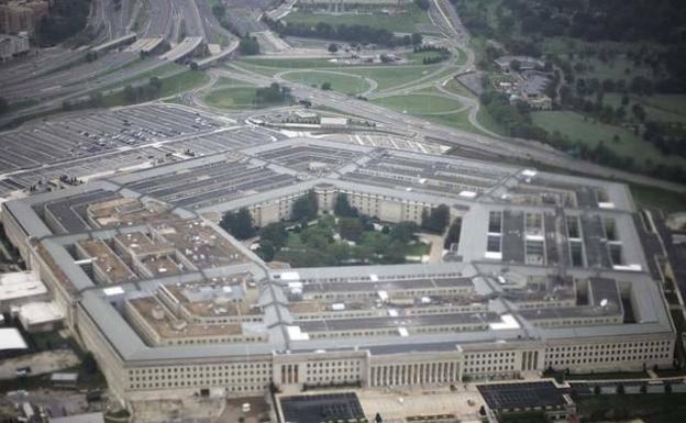 El Pentágono prohíbe exhibir banderas LGTB en instalaciones militares