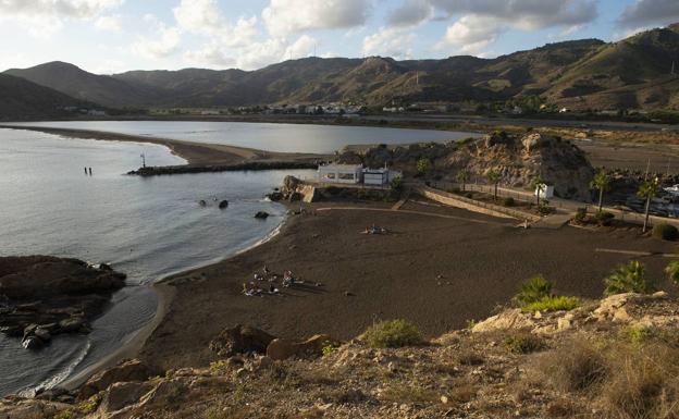 El PP acusa al PSOE de «condenar a que la regeneración de la bahía de Portmán no se reanude hasta 2026»