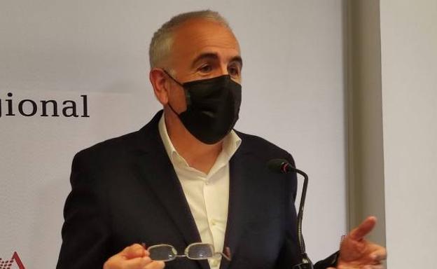 El PSOE considera que «lo importante es hacer rentable el aeropuerto de la Región y no el nombre»