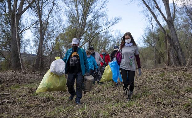 Cientos de voluntarios limpiarán playas, ríos, montes y ramblas de 'basuraleza'