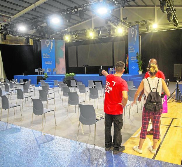 La moción de censura, Juan de la Cierva y el Trasvase calentarán la ceremonia del Día de la Región