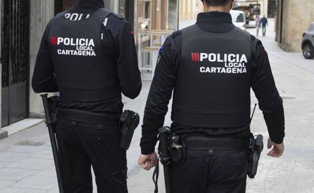 Detienen a un hombre por golpear con una fusta a su pareja en presencia de un hijo menor en Cartagena