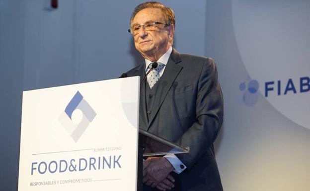 Tomás Fuertes recibe el premio de FIAB por su contribución al sector agroalimentario español
