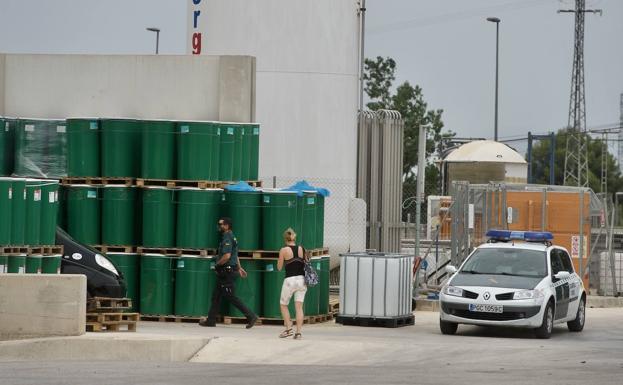Muere un trabajador de 42 años al caer desde una altura de dos metros en una empresa de Murcia