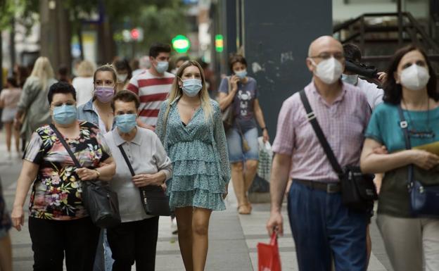La Región de Murcia propondrá que el uso de la mascarilla en exteriores no sea obligatorio en julio