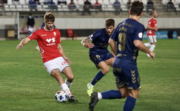 El interés del UCAM obliga al Murcia a acelerar la renovación de Mario Abenza