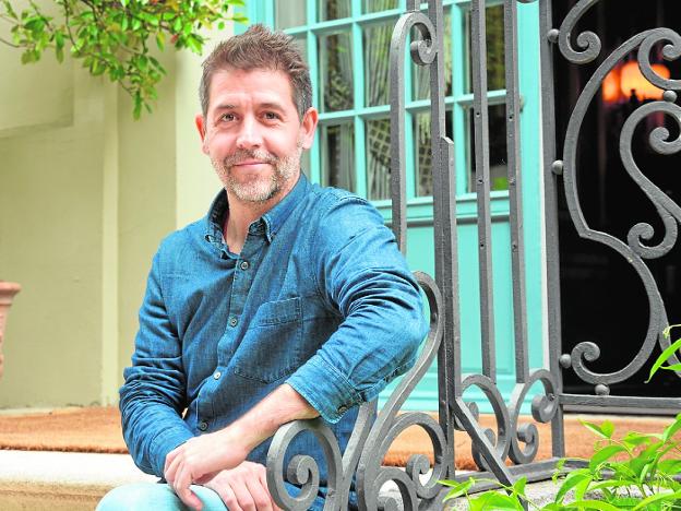 Óscar Martínez: «Este libro me permitió viajar cuando no podíamos, y es lo que he querido plasmar»