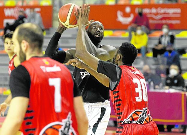 El 'Cebé' abonará 17.500 euros a final de mes para inscribirse en la LEB Plata