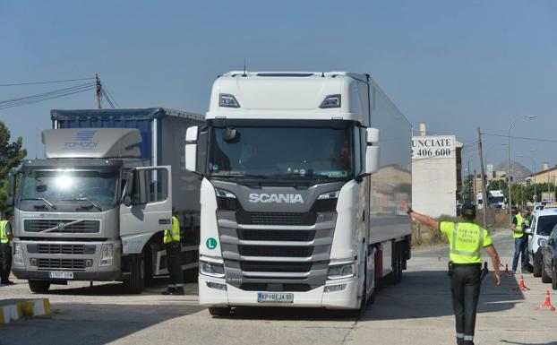 La Fiscalía denuncia la impunidad penal de los conductores que toman drogas