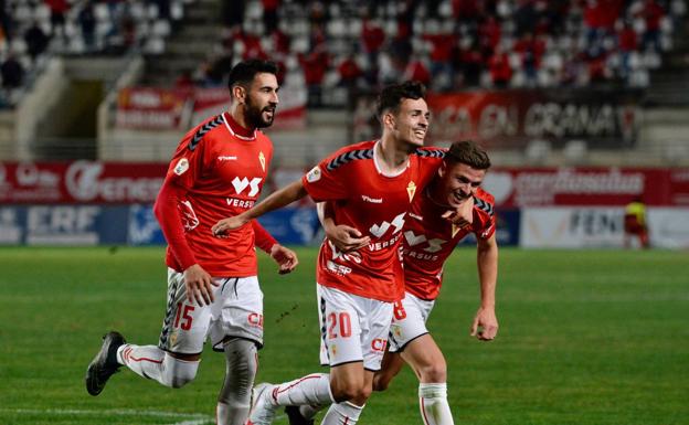 Javi Pedrosa busca reivindicarse en el Real Murcia tras su cesión al Mar Menor