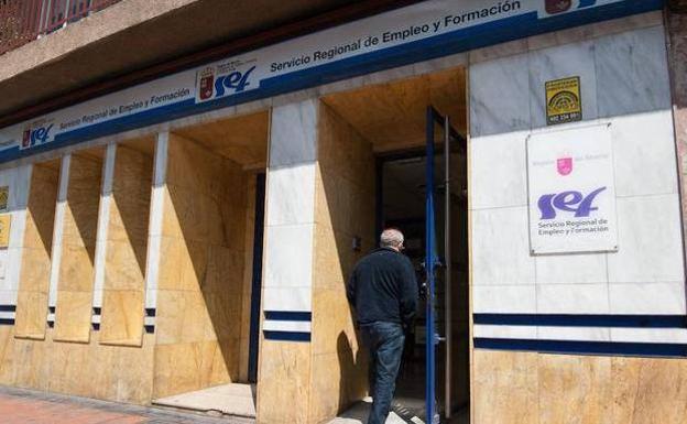 Aumentan los parados mayores de 55 años en la Región, el grupo para el que se genera más empleo, según Adecco