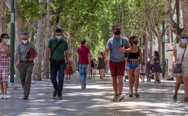 La Región de Murcia pide a Sanidad que tenga en cuenta los niveles de alerta al flexibilizar el uso de la mascarilla