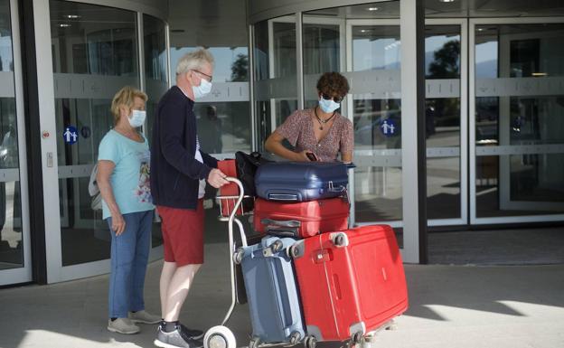 El imprevisto al viajar en avión que podría encarecer tu billete hasta 165 euros (y que podrías evitar)