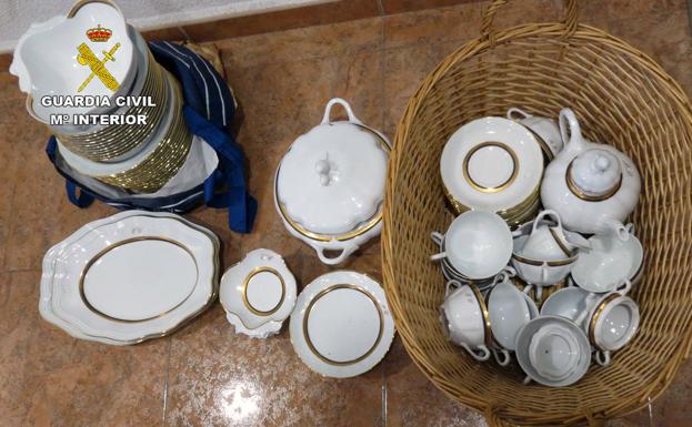 Descubren al autor del robo en una vivienda en Pliego al poner a la venta en internet la vajilla de oro sustraída
