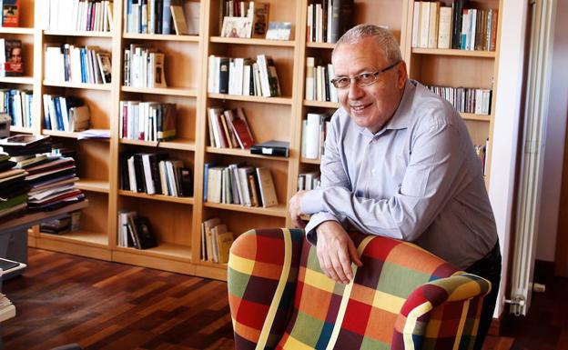 El catedrático de la UMU Pozuelo Yvancos, elegido académico correspondiente de la RAE