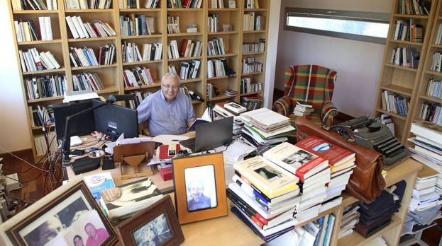 Pozuelo Yvancos: «Es un orgullo entrar en la RAE»