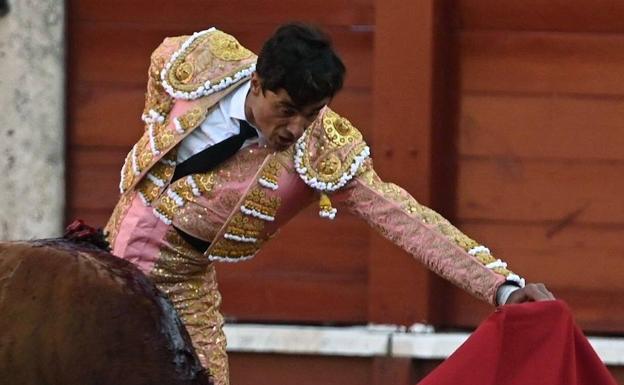 El desacierto con la espada priva a Ureña de trofeos