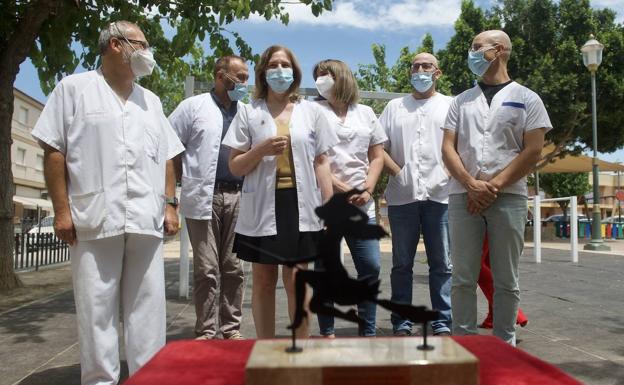 La Máscara de Honor del Carnaval de Llano de Brujas recae este año en el centro de salud de la pedanía