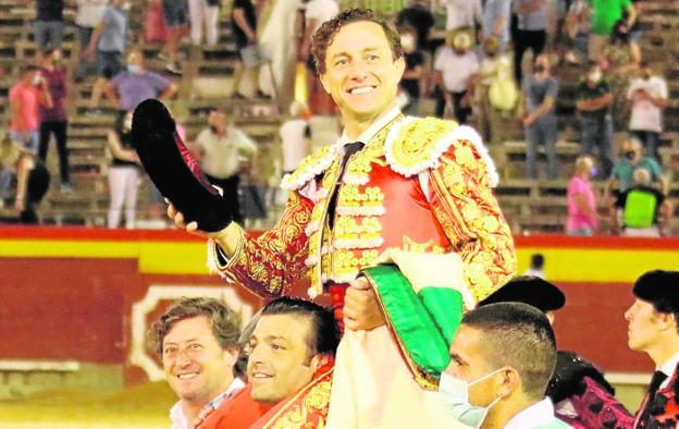 Puerta grande para Rafaelillo con los miuras en Castellón