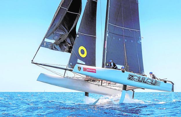 Los 'catamaranes voladores', a escena