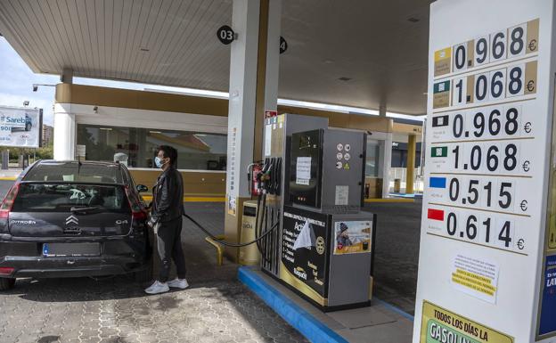 Así puedes ahorrar hasta 250 euros anuales en gasolina según la OCU