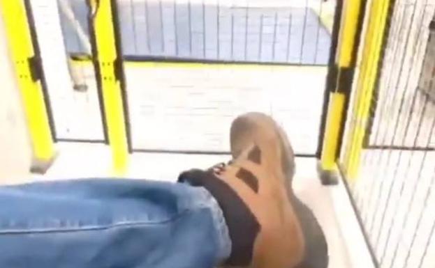 Froet denuncia el «enjaulamiento» de un camionero murciano en Tarragona mientras espera a que carguen la mercancía