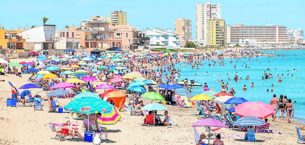 Lleno en las playas de la Región para estrenar julio - Vimarsana News