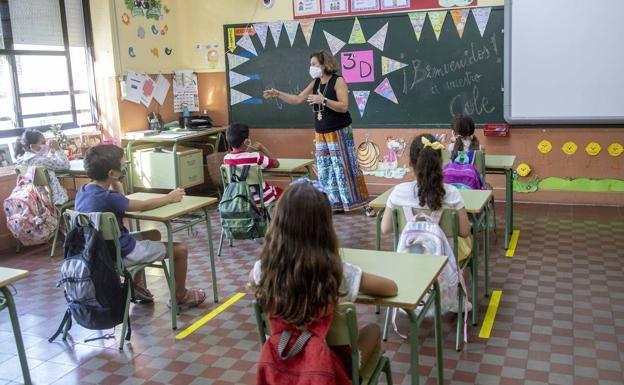 Con mascarilla y sin viajes de fin de curso: así será el próximo curso escolar en la Región