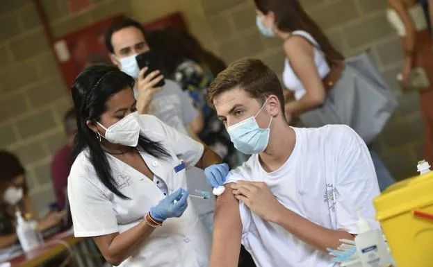 Salud vacunará a los Erasmus este martes en el punto de vacunación masiva de Nueva Condomina